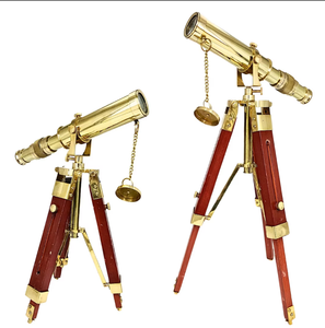 Telescopio de Latón Grabado a Mano con Base de Madera, Hecho a Mano, el Mejor Artículo para Regalo - Product Image 1