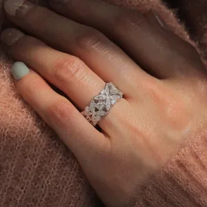 Bague en argent 925 avec diamant moissanite rond, plaqué or jaune 14 carats, or blanc et or rose - Product Image 1