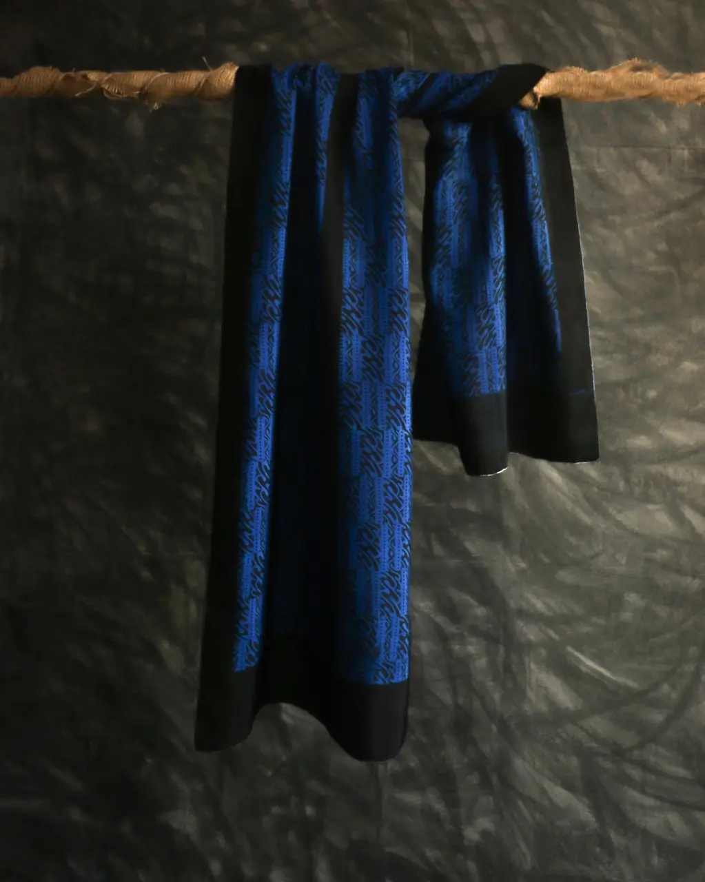 रेशम का अधिक आकार लंबे रेशम के स्कार्फ जातीय शैली नीले काजू फूल महिलाओं के रेशम के स्कार्फ