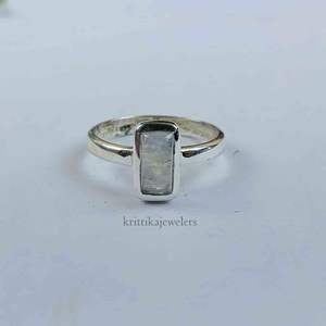 Bague de fiançailles en argent sterling 925 faite à la main, pierre de lune arc-en-ciel bleue feu, design classique, nouveau design, cadeau de mariage, fêtes, vente en gros - Product Image 3