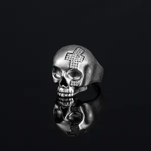 Bague de fiançailles en argent de luxe sertie de moissanite audacieuse et tendance de 0,5 carat - Product Image 1