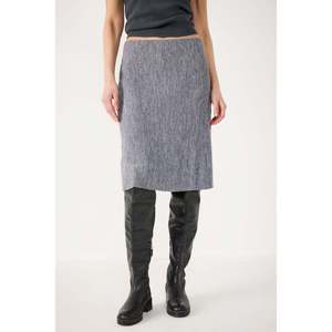 Falda Midi Informal de Tela No Tejida con Estampado de Canalé, Sin Bolsillos, Hecha de Poliéster, Estilo Lápiz, Cintura Natural, Mega Merchant - Product Image 4