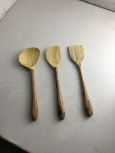 Serveur de salade en bois en gros cuillère à main de taille personnalisée ensemble de serveurs de salade de fruits de qualité alimentaire personnaliser service de salade en bois de manguier de qualité - Product Image 6