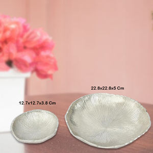 Plateaux en métal Plats de service Plateaux de designer décoratifs de luxe faits à la main Plateau de service décoratif pour la maison personnalisé - Product Image 2