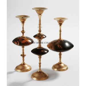 Bougeoirs décoratifs de table très exigeants ensemble de 3 bougeoirs de luxe polis à l'or antique pour la maison et le mariage - Product Image 4