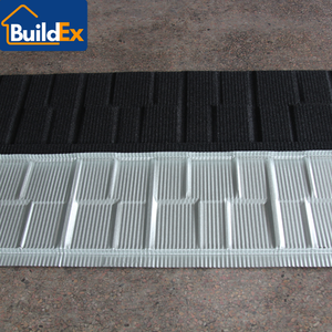 กระเบื้องมุง<span class=keywords><strong>หลังคา</strong></span>โลหะเคลือบหินสีเงินแผ่นหลังสีขาว<span class=keywords><strong>กัน</strong></span>น้ำสีดำปรับแต่งความหนา - Product Image 1