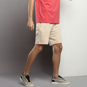 Short décontracté en tissu extensible pour faciliter les mouvements et le confort Short décontracté en coton doux à l'aspect simple et moderne - Product Image 4