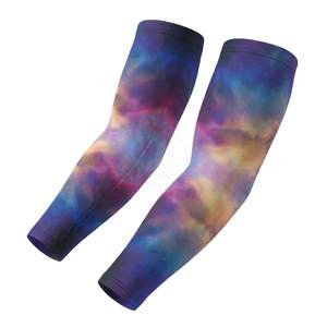 Mangas de Compresión Deportivas con Estampado Espacial de Galaxia Cósmica en Morado y Naranja, Protección UV, Seda de Hielo Refrescante para Todos los Deportes - Product Image 1