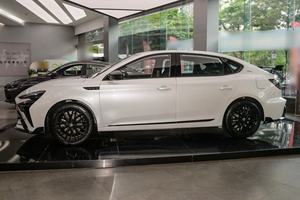 Voiture berline automatique 1.5T Turbo Euro VI à conduite à gauche R17 avec caméra, modèle 2025-2026, vente en gros et au détail, très demandée - Product Image 2