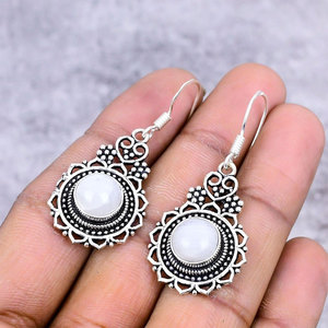 Boucle d'oreille pendante en pierre de lune naturelle de 8 mm de forme ronde pour prix de gros - Product Image 3