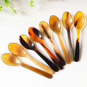 Cuillère de service élégante et moderne en corne faite à la main, écologique et lavable au lave-vaisselle - Product Image 2