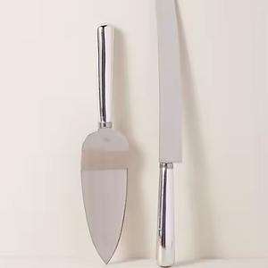 Ensemble élégant de couteau et serveur pour gâteau de mariage en acier inoxydable, parfait pour les anniversaires de mariage et les événements spéciaux - Product Image 1