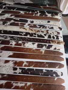 Ceintures en cuir de vachette véritable vintage unisexe en gros avec boucle automatique en alliage, logo personnalisé, fabriquées à la main, imperméables - Product Image 3