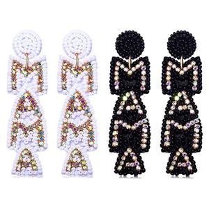 ต่างหูลูกปัด huggie ตัวอักษร huggie ทำด้วยมือสไตล์คลาสสิกเมล็ดพันธุ์ huggie เครื่องประดับลูกปัดสำหรับผู้หญิงส่งตรงจากอินเดีย - Product Image 5