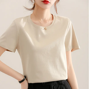 Camiseta de Verano Personalizada con Logotipo, Cuello Redondo, Manga Corta, Corte Regular, Algodón Orgánico Popelín, con Parches y Botones para Mujer - Product Image 2