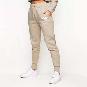 Chándal de invierno personalizado de alta calidad OEM para mujer, conjunto de 2 piezas, Top corto con capucha y pantalones de chándal, chándal en blanco para correr para mujer - Product Image 4