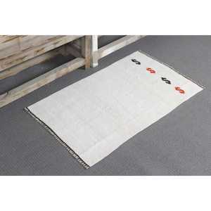 Petit tapis vintage 1,8x3 pieds, tapis turc Kilim blanc en laine marocaine - Product Image 1
