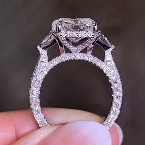 Anillo de compromiso vintage de tres piedras con moissanita de corte radiante de 3.67 TCW y engaste de bisel en oro blanco macizo de 14k - Product Image 2