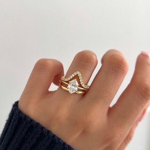 Anillo de Compromiso con Diamante Cultivado en Laboratorio Certificado por IGI, Corte Ovalado Solitario con Engaste de 6 Puntas - Product Image 2