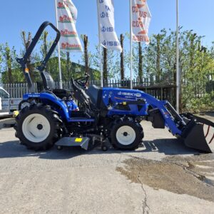Tracteur utilitaire compact ISEKI TM3267 30HP 4x4 à boîte de vitesses shuttle, tracteur agricole diesel prêt pour le travail des vergers et des vignobles avec chargeur frontal - Product Image 2