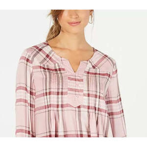 Top in maglia da donna Style & Co, taglia grande, rosso brillante, a quadri, con collo a V - Product Image 2