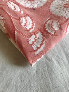 ผ้าฝ้ายพิมพ์ลายดอกไม้แบบแฮนด์บล็อก ลายเถาวัลย์วินเทจ - Product Image 3