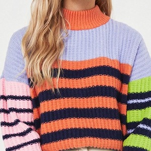 Suéter de Invierno para Mujer con Cuello Redondo y Logotipo Frontal, 100% Lana, Estilo Urbano - Product Image 2