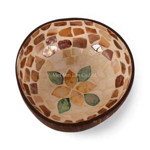 Cuenco de Coco con Madreperla, Lacado a Mano, Incrustaciones de Concha Natural, Decoración Ecológica y Sostenible para el Hogar - Product Image 1