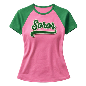 T-shirt à manches raglan rose Soror, sororité grecque, t-shirt rose et vert pour femmes, sororité universitaire, vêtements décontractés élégants - Product Image 3