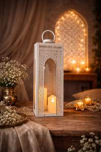 Farol Marroquí Alto de Metal Blanco con Intrincados Relieves, Luz Suave de Vela, Decoración Festiva de Lujo para el Hogar, Regalo - Product Image 5