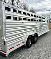 Remorque fermée de 45 m pour le transport de bétail, chevaux et moutons, conception ventilée, capacité de charge de 45 tonnes