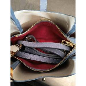 Bolso de hombro suave de cuero genuino para mujer - Art. 26018-Hecho en Italia" - Product Image 3