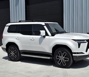 NEATLY USED 2024 GX 550 Premium 4WD Sport Utility - Prêt à être expédié - Product Image 2