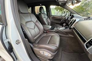 Porsche Cayenne S E-Hybrid Platinum Edition 2017 d'occasion, 416 ch, système hybride rechargeable, transmission intégrale, pack premium, non modifié - Product Image 6