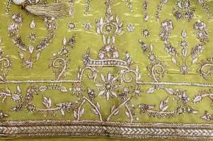 Costumes modernes non cousus pour femmes fantaisie brodés à la main style traditionnel indien tendance pour les fêtes - Product Image 3