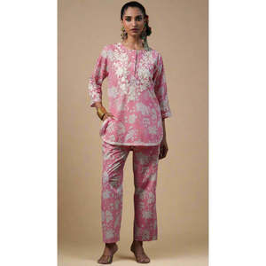 ชุดเซ็ตสองชิ้นปักลายกุหลาบสีชมพูสำหรับผู้หญิง - Product Image 1