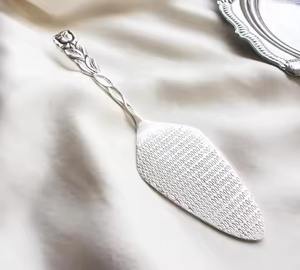 Ensemble de spatules à gâteau en métal durable avec poignée décorative, couteau à tarte et pelle à dessert pour mariage, vaisselle pour une utilisation longue durée - Product Image 3