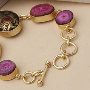 Pulsera de Mujer con Dijes Florales de Cristal Solar Rosa y Esmalte, Chapada en Oro, Hecha a Mano, Joyería Clásica para Fiestas - Product Image 3
