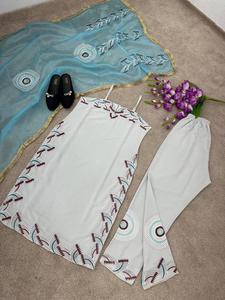 นําเสนอคอลเลกชันเย็บเต็มคอลเลกชัน Faux Georgette ใหม่พร้อมงานปักแฟนซี 3 ชิ้นชุดสูทอินเดียสําหรับสตรี - Product Image 3