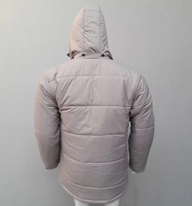 Chaqueta acolchada a prueba de viento con logotipo personalizado OEM para hombre, chaqueta acolchada con capucha desmontable, características a prueba de viento para el invierno - Product Image 2