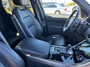 Range Rover Sport HSE 2021, Bajo Kilometraje, Caja de Cambios Automática, Volante a la Izquierda, Neumáticos R20, Estado Oscuro - Product Image 2