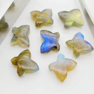 Perles de pierres précieuses lisses en forme de papillon en labradorite flashy sculptées à la main, 14 mm - Product Image 1
