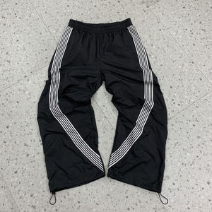 Nouveau style Pantalon cargo pour homme en nylon, coupe oversize, streetwear, décontracté, essentiel, personnalisé, avec effet empilé, rayé et jambe évasée - Product Image 4