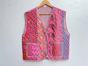 Chaleco Burfi de Patchwork Suave y Cómodo, Chaleco Unisex Bohemio Acolchado Hecho a Mano, Color Durazno, 100% Algodón, con Cordón Ajustable - Product Image 2