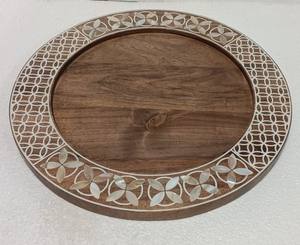 Placa de cargador con incrustaciones de hueso de madera hecha a mano de Acube Industries para decoración de mesa - Product Image 5