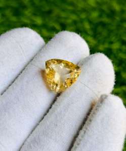 Pierre précieuse de quartz citrine naturelle prête à expédier 9.40 carats pierre en vrac taillée en triangle - Product Image 2