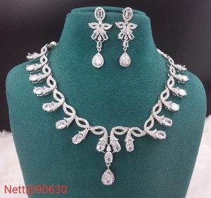 Conjunto de joyas de diamantes americanos Premium para mujer, y ocasión fiesta nupcial, brillo atemporal para cada look - Product Image 1