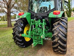 Tracteur agricole d'occasion John Deere 6120M d'origine, prix abordable, moteur FPT, boîte de vitesses 4x4, 185 CV - Product Image 2
