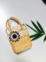 Mewah modis desain trendi Handwoven air ramah lingkungan Hyacinth Satchel Vietnam buatan tangan dua bunga penutupan Lace-Up 1L