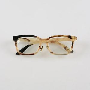 Gafas de cuerno de búfalo naturales hechas a mano Diseño tallado único Marcos de anteojos cómodos en color natural - Product Image 6